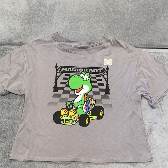 Mario Kart- NWOT Yoshi Gray cropped TShirt women’s size Medium - Picture 1 of 6